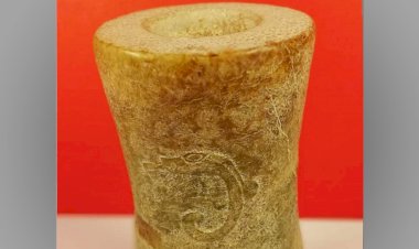 上小下寬圓筒玉祭器