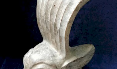 E19  戰國 戴冠玉神獸首