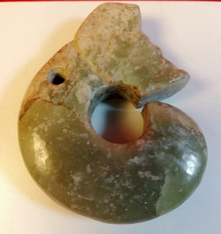 A015. Archaic Jade Dragon  with Opening, Que (1)