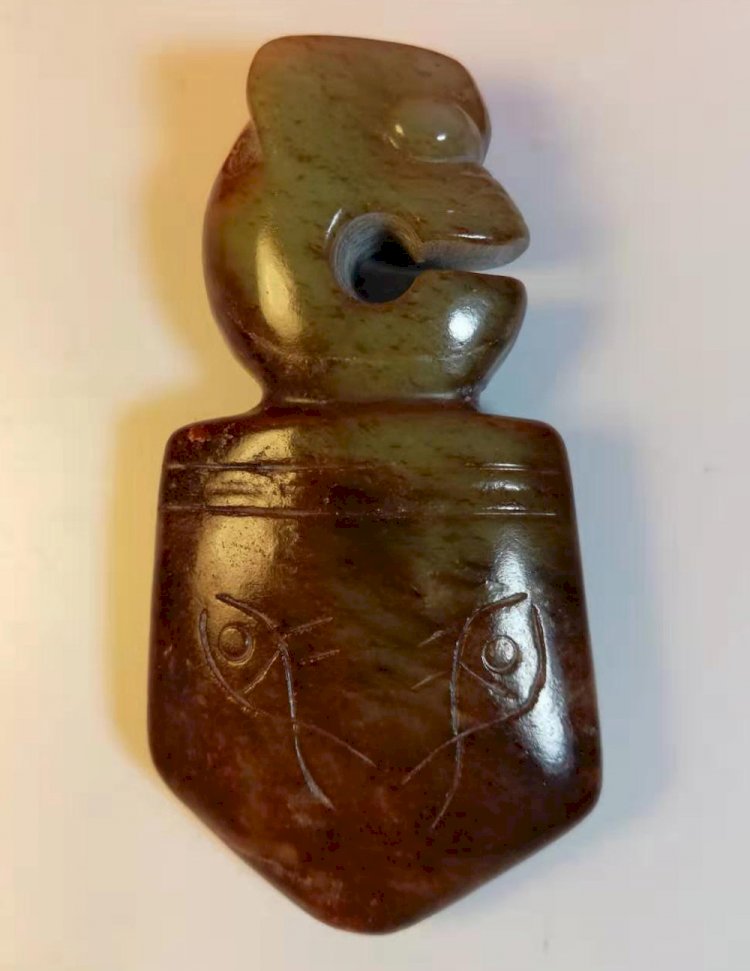 B005. Dragon-shaped Short Dagger-shaped Jade Ornament