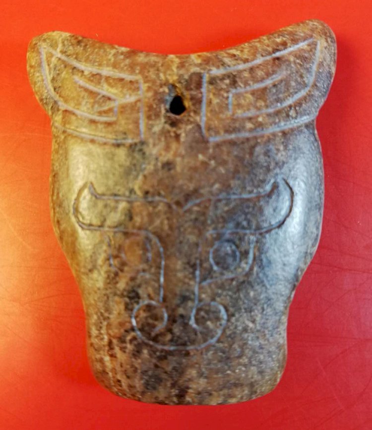 C014. Jade Omanment of a Cattle's Head