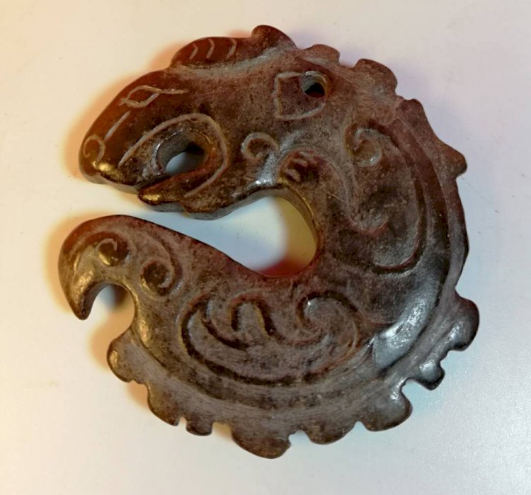 C018 Jade Dragon With Opening,Jue