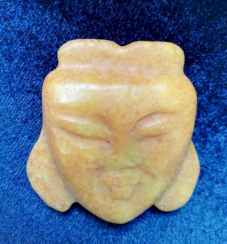 D007 Yellow Jade Man's Head Ornament