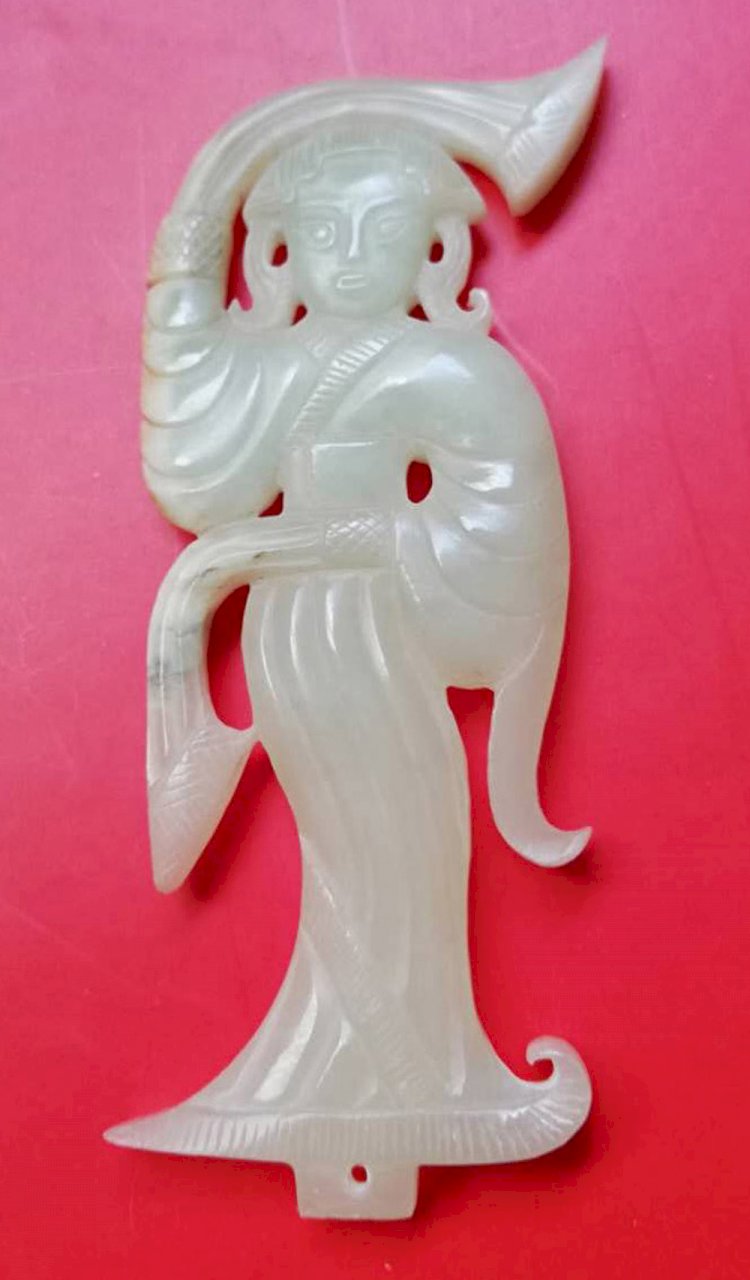 E008 A White Jade Carving of A Dancing Lady