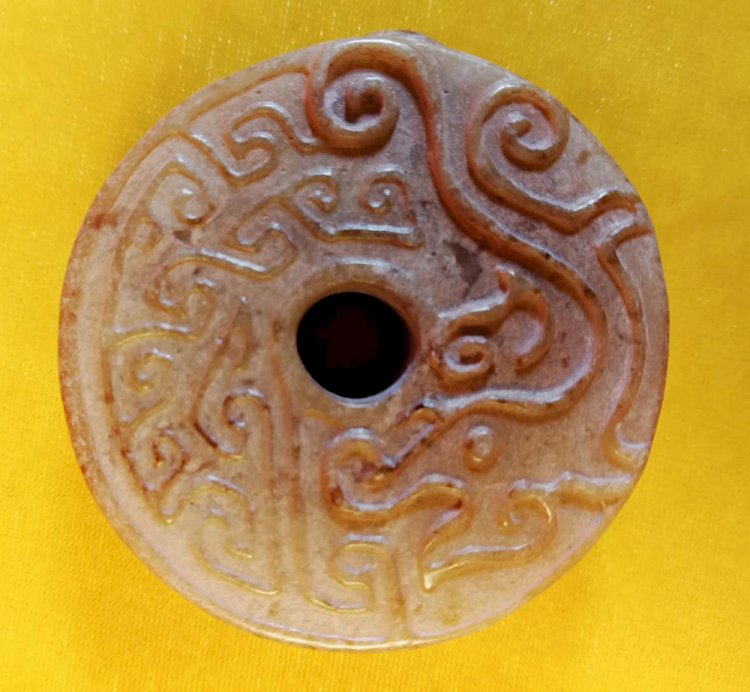 G013 A Jade Disc Pendant with Two Dragons