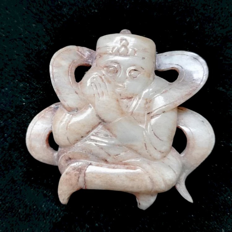 I007.  A Jade Carving of a Female Sitting Dancer