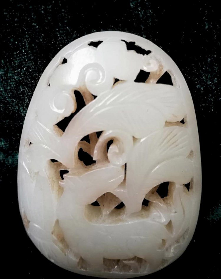 L007. A White Jade Ornament of "Akiyama"