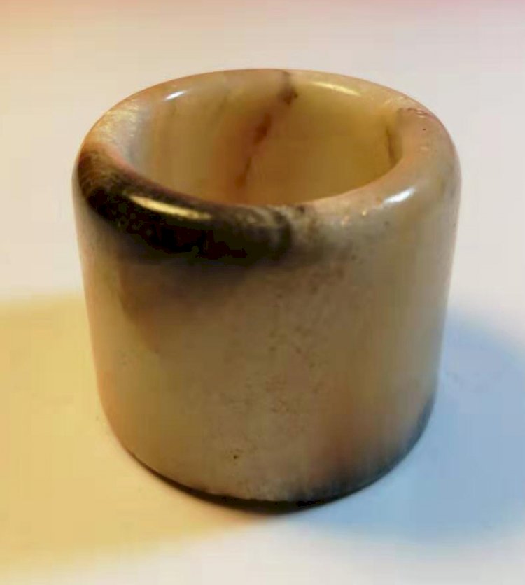 Q010 Jade Thumb Ring