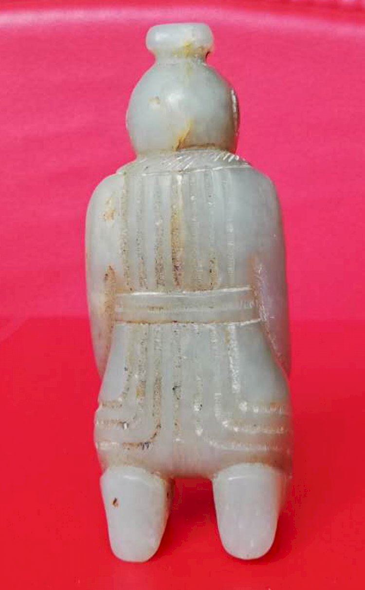 E001  A Jade Squatting Man with a Hat