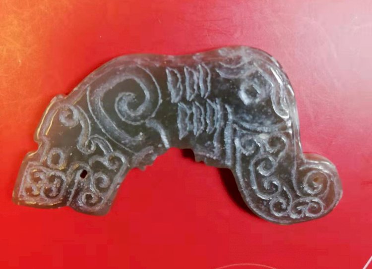 E85 Tiger-shaped Jade Huang Pendant