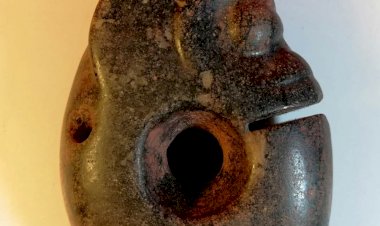 A013 Archaic Jade Beast With Opening, Que