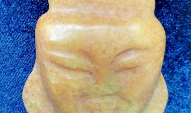 D007 西周玉人首(黃玉 )