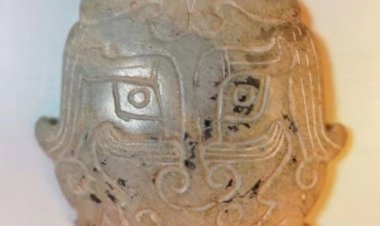 D17 西周 蟾蜍形玉珮