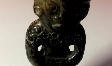 E007 戰國玉立人(墨玉)