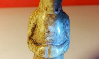 E20 戰國十二玉生肖：馬立像