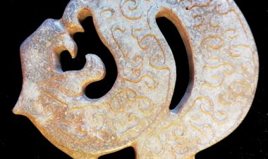 E33. Jade Dragon Pendant