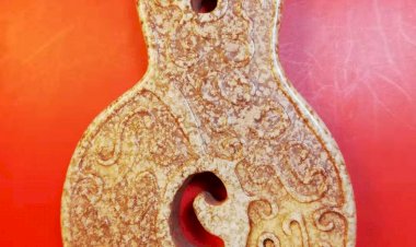 E63 戰國 異形璧似的玉珮飾