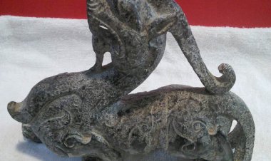 G019 A Large Black Jade Animal Desplay for Avoiding Evil