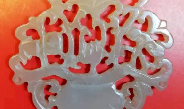 明代 青玉鏤雕花卉盆景